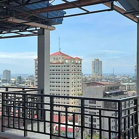 Comfy Condo Near Ayala & It Park