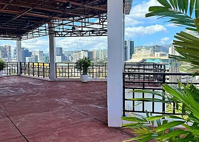 Comfy Near Ayala & It Park Hotel